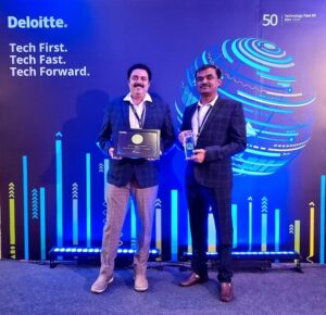 Picture of Anand Rajagopalan and Khalai Chelvan holding trophy and certificate